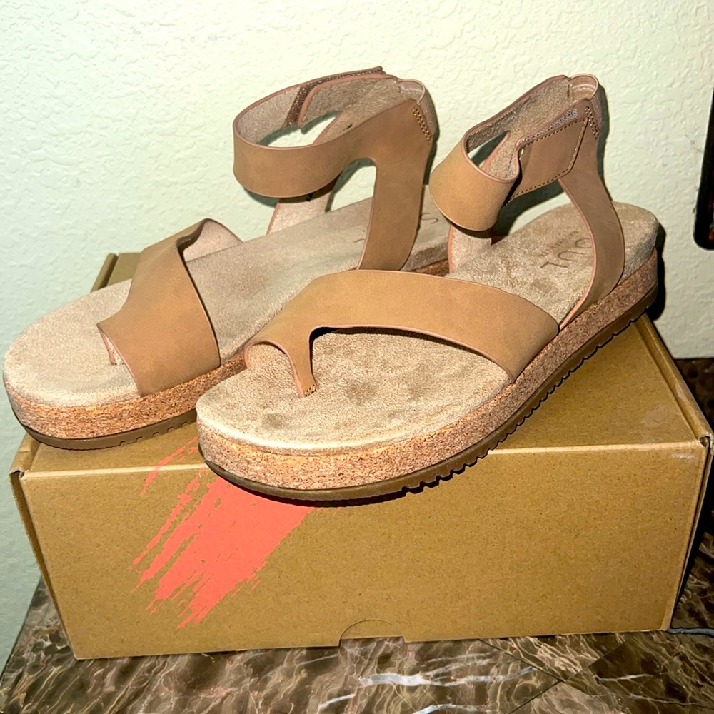 Soul Naturalizer brown sandals